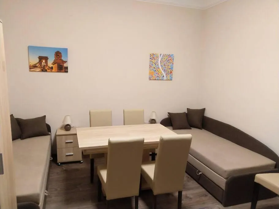 Pingvin Hostel Budapest Hungary